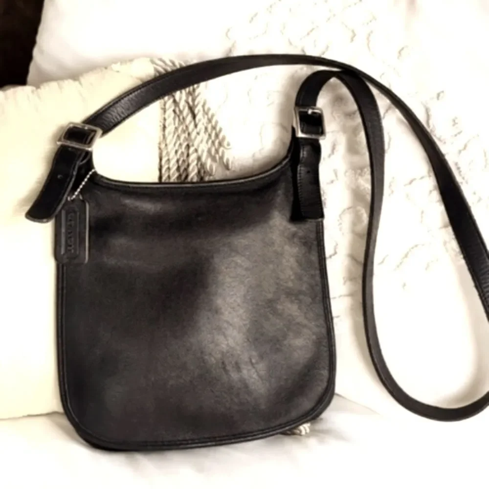 Vintage Coach Black 🖤 Leather Slim Hippie Flap Crossbody Saddle Messenge
